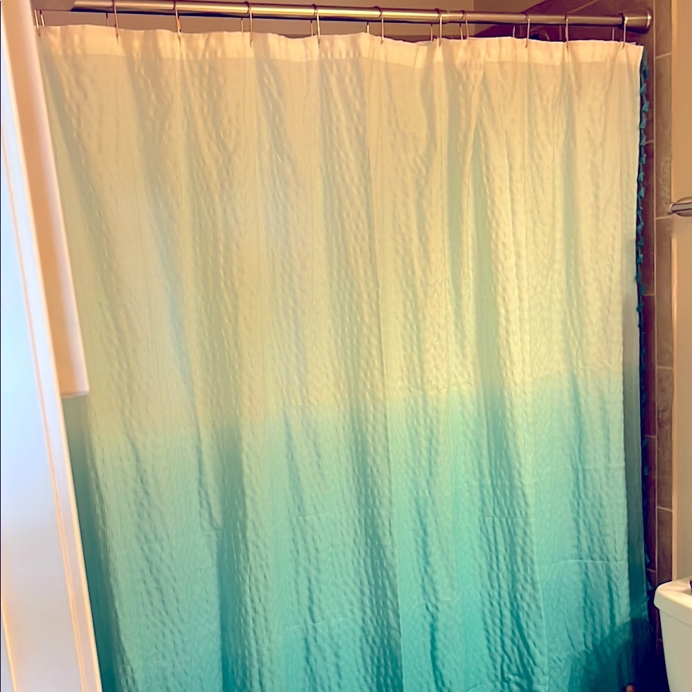 Pillow fort Ombré Seersucker shower curtain 🚿